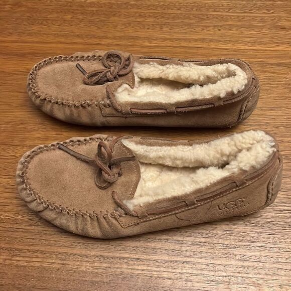 Ugg slippers  - Picture 2 of 4